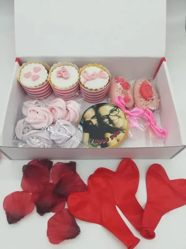Pasta di Zucchero Lab Love Box mista con biscotto foto