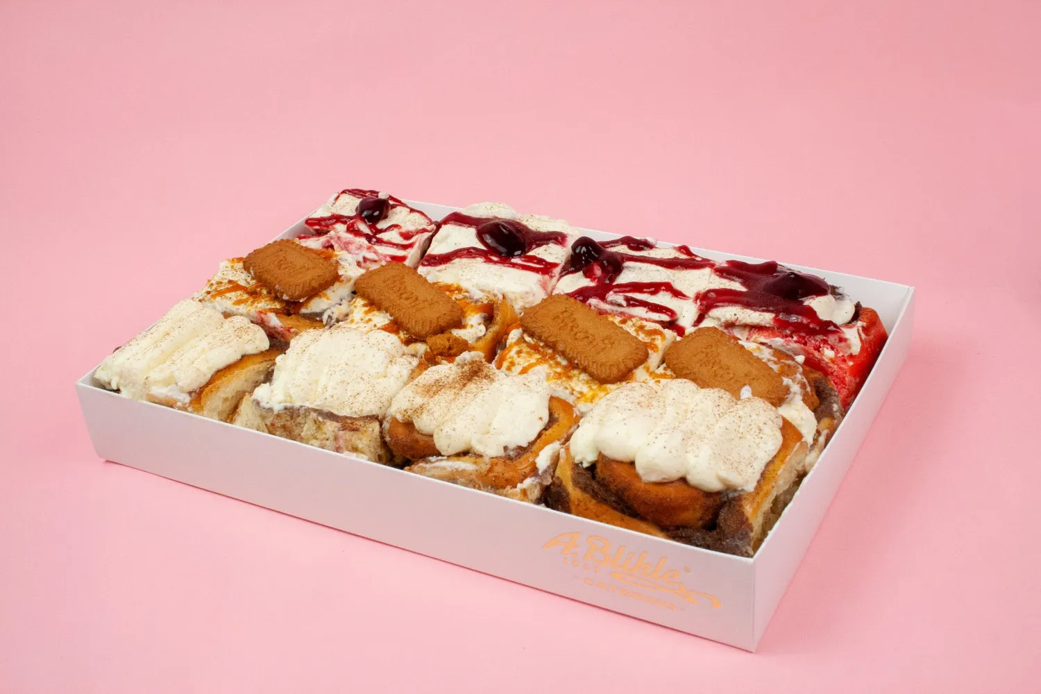 Blikle Cinnamonka box cinnamon roll 12 pezzi