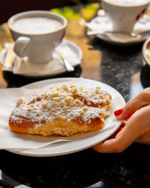 Blikle brioche al formaggio fresca da forno