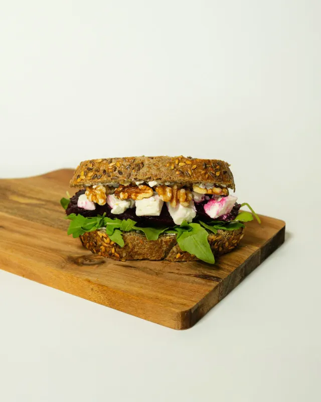 Blikle Barbabietola e Feta sandwich fresco noci